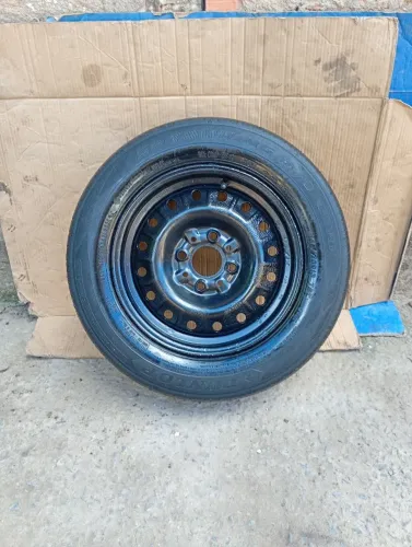 Roda de ferro Fiat com pneu aro 13