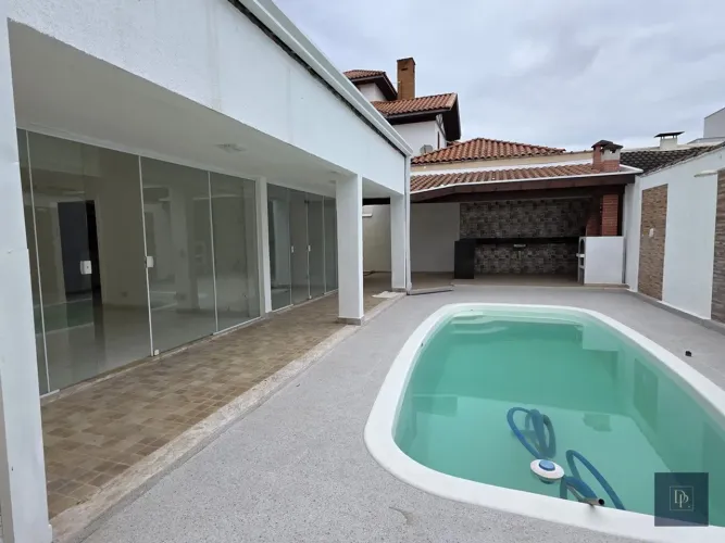 Casa para locação no Colinas com 4 dormitórios, 2 suítes, piscina e espaço gourmet - REF: