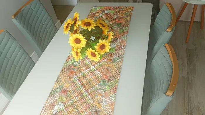 Mesa retangular com 4 cadeirad