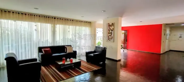 Apartamento com 1 dormitório, sala, sacada, cozinha, área de serviço e 2 vagas de garagem.