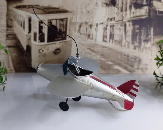 Miniatura Vintage de Avião em lata.
