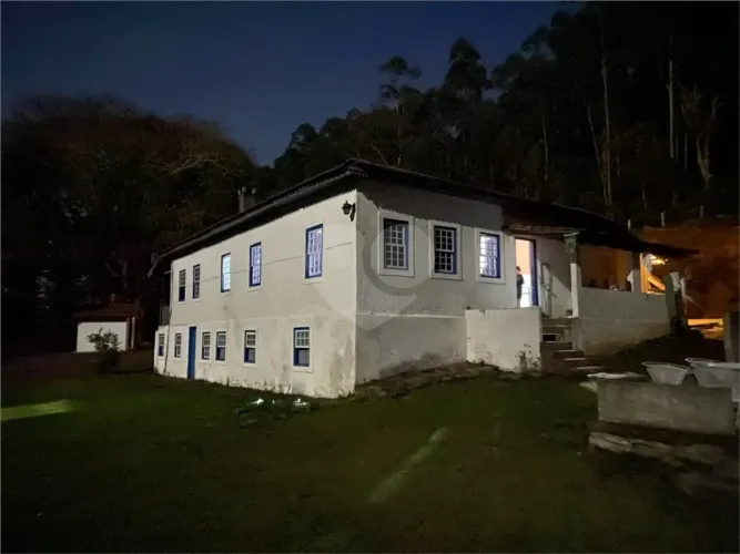 Casa à venda com 4 quartos, sendo 2 suítes, no condomínio Pé na Agua, Joanópolis - SP