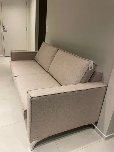 Sofá 3 lugares em linho 1,90m - Medida de fora a fora