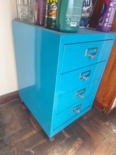 Mesa de Apoio Lateral em Aço - R$ 200,00 ?