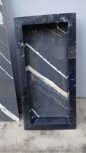 Nicho de banheiro e piso novos