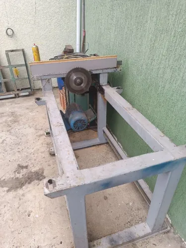 Serra esquadreijadeira para mdf