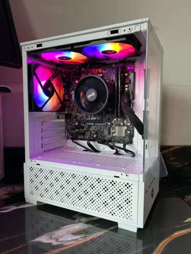 PC Gamer Ryzen 5 3400G | 16GB DDR4 | SSD 240GB | Radeon Vega 11 | A320M | Fonte 500W |