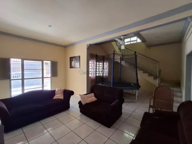 Vendo Lindo Sobrado com 5 quartos no Bairro Dom Aquino