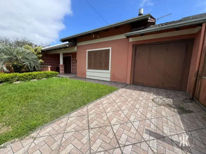 Oportunidade Casa com Quiosque ao lado da Avenida Caxias em Imbé/RS