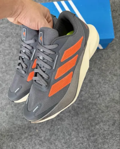 Tênis Adidas 38,39 e 42 (novo)