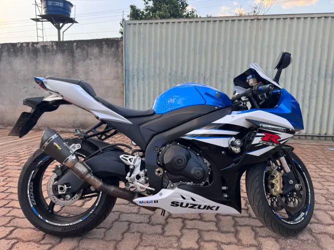 SUZUKI GSX-R 1000 2015/2016 IMPECÁVEL, nenhum arranhão. Sem nenhum detalhe. Pneus novos.