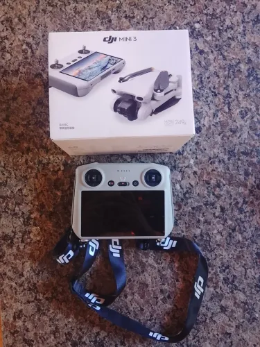 Controle DJI RC com tela integrada-excelente estado