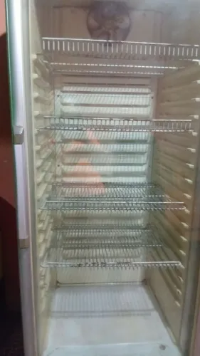 Vende-se expositor 