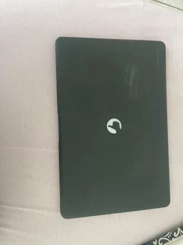 Notebook positivo sem a fonte, mas ela encontra fácil e é bem baratinha por isso o valor.