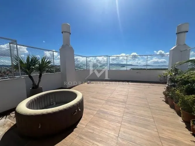 COBERTURA DE 200m² NO CENTRO DE PALHOÇA | VISTA PRIVILEGIADA