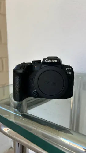 Canon EOS R10