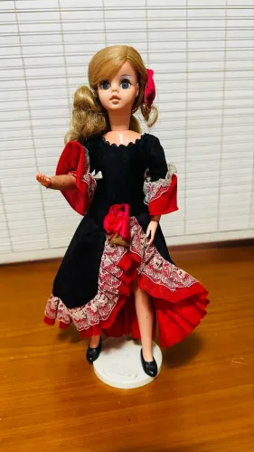 Boneca Susi espanhola - roupa vermelha - déc 70