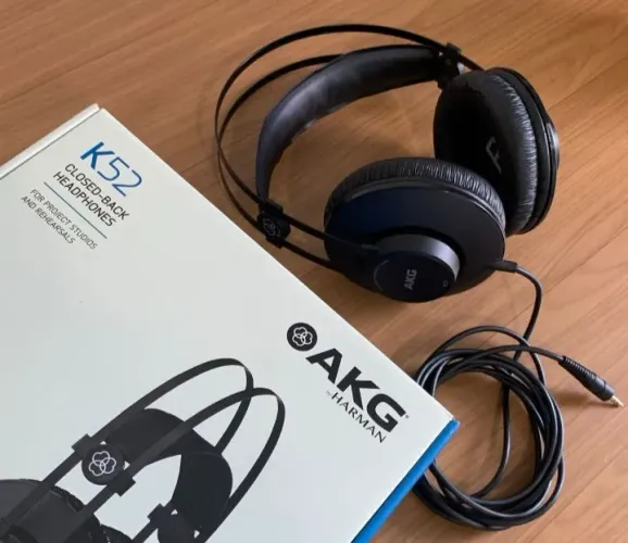 Fone de ouvido AKG k52 usado uma vez ainda na embalagem