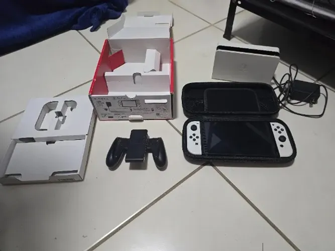 Nintendo Switch OLED Desbloqueado + SD Card + Dongle 8BitDo