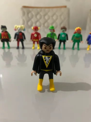 Adão Negro DC Playmobil Kinder Ovo 