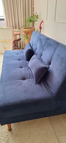 Sofá cama em suede azul marinho