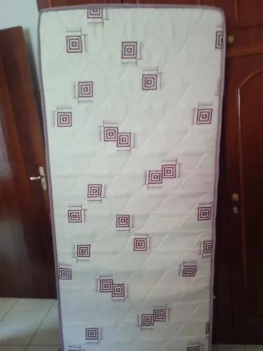 UM COLCHÃO ORTOBOM SOLTEIRO SUPER NOVO