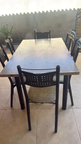 Vendo jogo de mesa com seis cadeiras