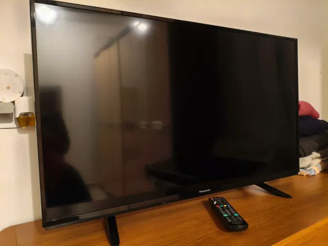Smart TV Panasonic 40" TC-40FS600B com Defeito (Para Conserto ou Peças)