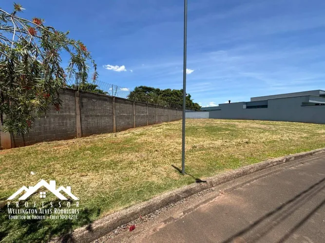 Terreno à venda no Condomínio Vale das Oliveiras em Limeira-SP