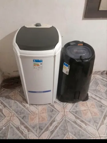 Máquina de lavar e secadora funcionado perfeitamente