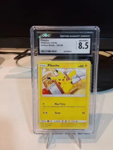 Carta Pokémon Pikachu 55/236 Unified Minds CGC 8.5 Graduado