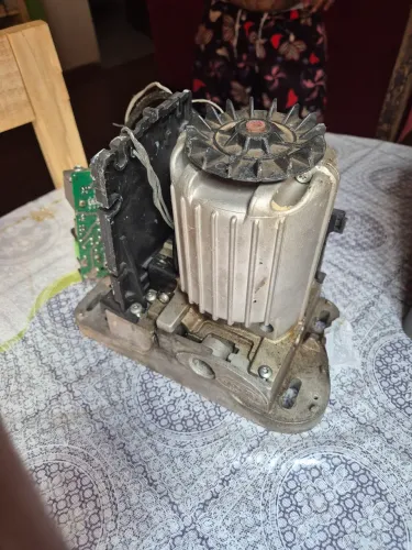Motor de portão sem controle