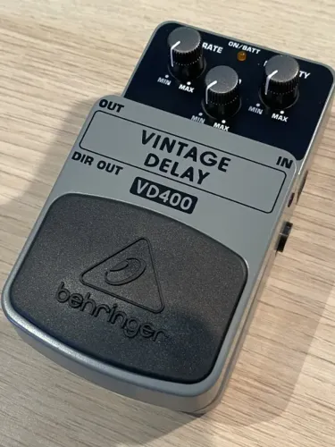 Pedal Guitarra Vintage Delay Behringer VD400 BBD Boss DM-2