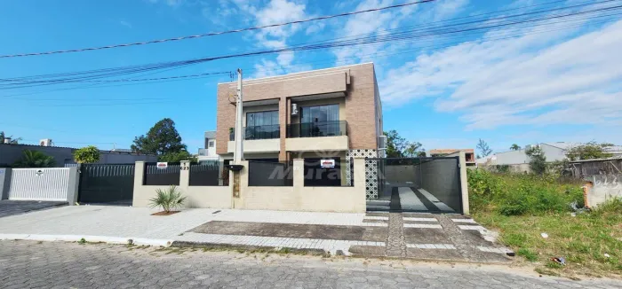 Sobrado com 3 dormitórios à venda, 114 m² por R$ 630.000,00 - Coroados - Guaratuba/PR