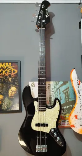 BAIXO EAGLE JAZZ BASS