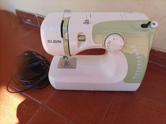 Máquina de costura Elgin Supéria JX-2050