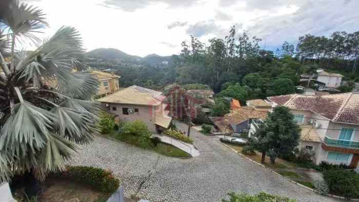 Casa em Condomínio : / Residencial / Rio do Ouro