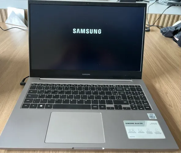 Samsung Book E30
