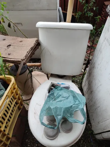 Privada sanitária com caixa d'água