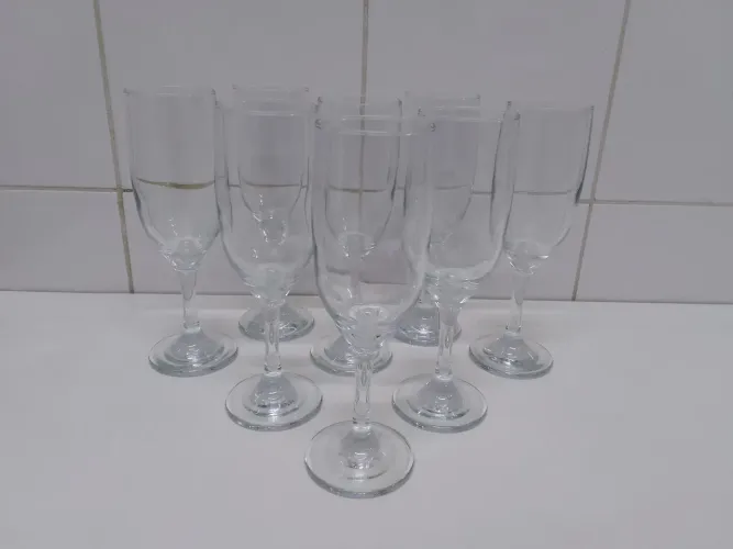 8 Taças para Vinho semi novas
