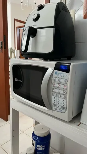 Micro-ondas Electrolux com Painel Digital -