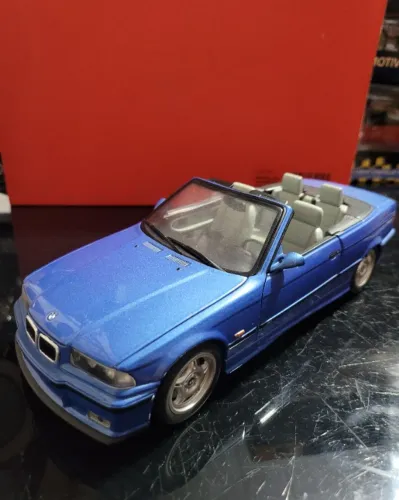 Miniatura 1:18 BMW M3 1995 UT azul raro