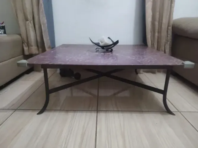 Mesa de centro em granito rosa