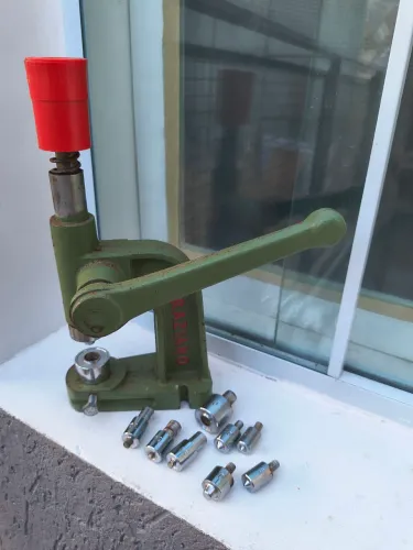 MÁQUINA DE PRESSÃO PARA PREGAR BOTÕES, ILHÓS E REBITES 7