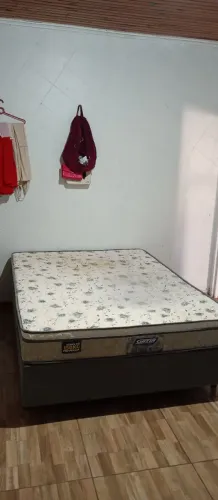 Cama de casal semi nova