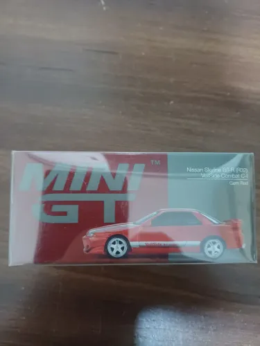 Nissan Skyline GT-R (R32) VeilSide Combat C-I na cor Gem Red