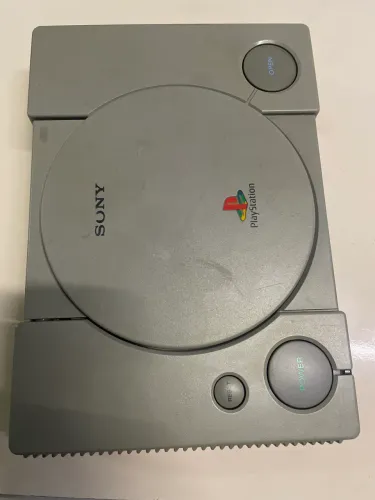 Ps1 com a imagem preta e branca leia a descrição 