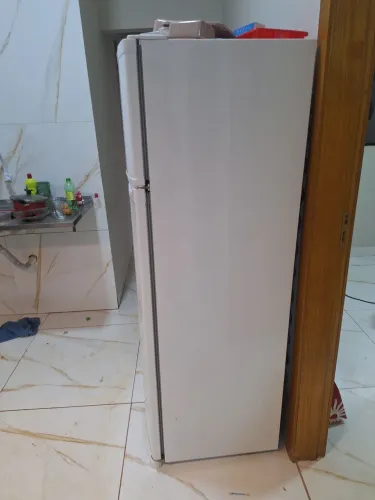Vende-se geladeira 332lts 4meses de uso, com nota 