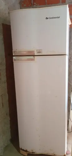 Geladeira Continental 316L, Frost Free, gela perfeitamente bem! Motivo da venda é viagem