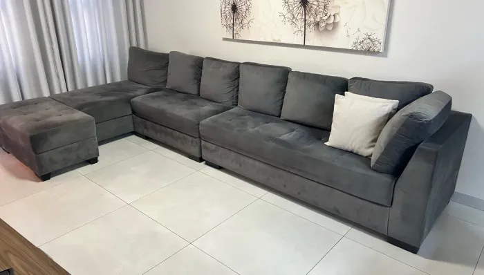 Sofá suede chumbo